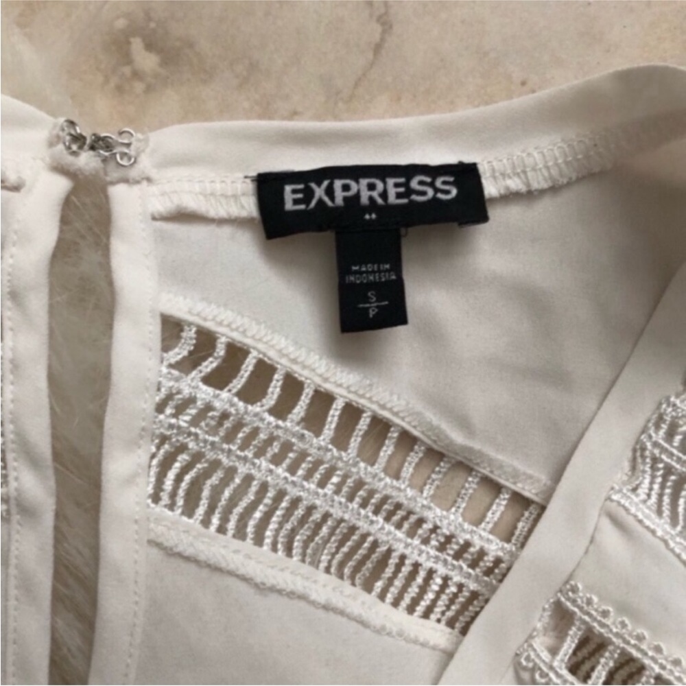 Express Sleeveless Crochet Blouse - Picture 5 of 5